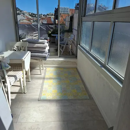 Apartment Mace9
